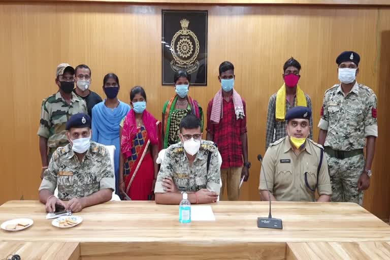 4 Naxalites surrendered