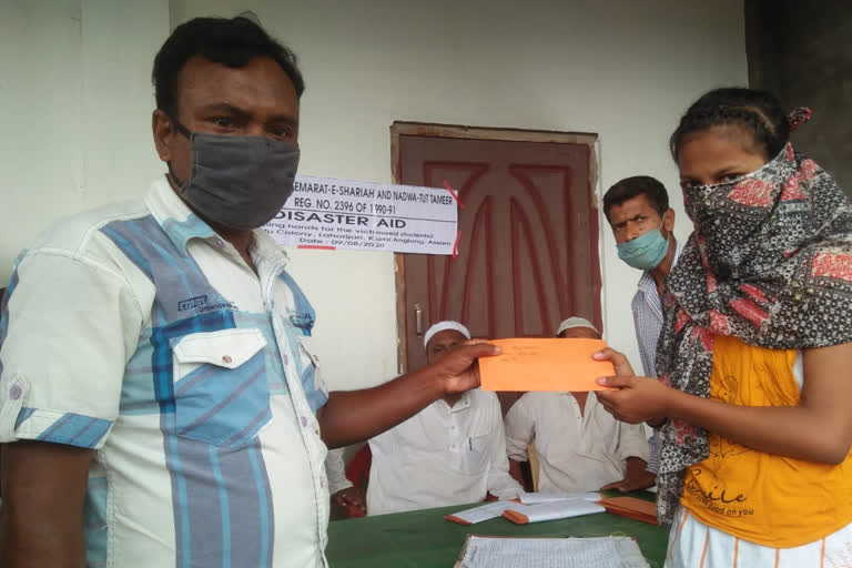 Diphu north- east nadwat ut tamir donate cash to fire victim students at lahorijan