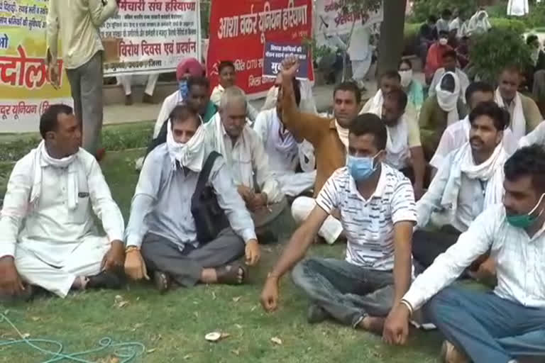 sarva karmchari sangh protest against government in sirsa