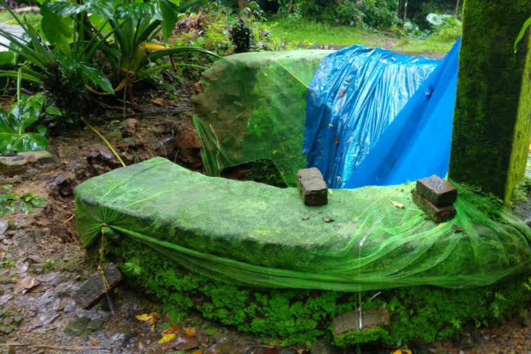 Wells collapsed in Kottayam  കോട്ടയം തലനാട്ടും പൂഞ്ഞാറിലും കിണര്‍ ഇടിഞ്ഞു  കിണര്‍ ഇടിഞ്ഞു  കോട്ടയം മഴ  Wells collapsed in Kottayam Thalanadu and Poonjar  kottayam rain updates