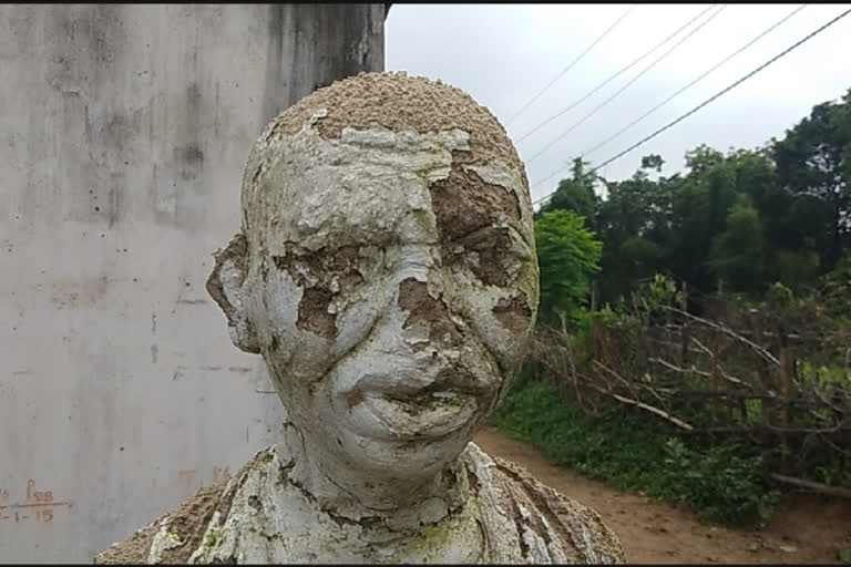 father-of-nation-statue-fragmented-