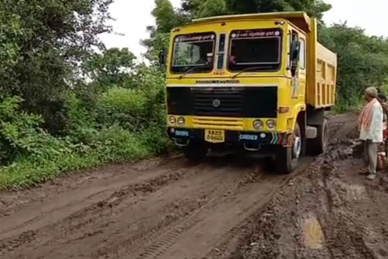 ಟೋಲ್ ಸಂಗ್ರಹ ತಪ್ಪಿಸಲು ಕಳ್ಳ ದಾರಿ ಹಿಡಿದ ಲಾರಿ ಚಾಲಕರು