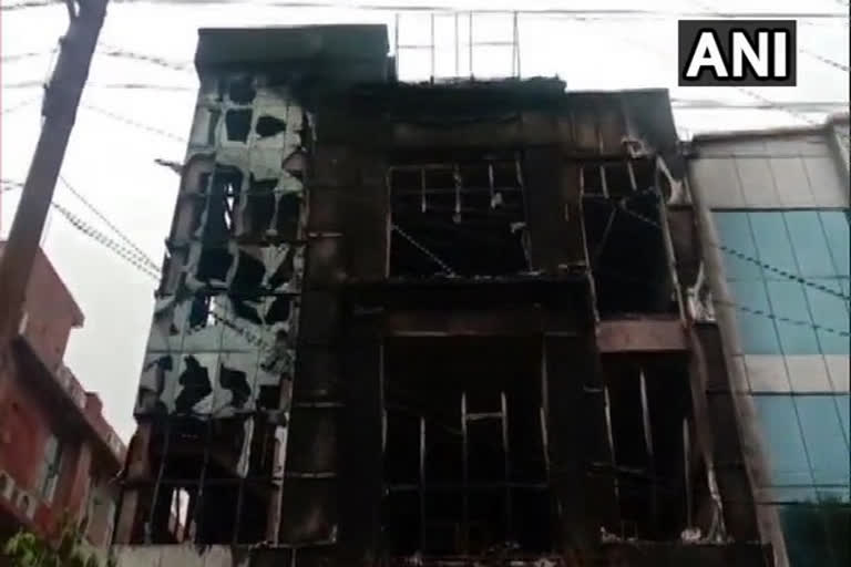 Security guard killed in Noida factory fire  നോയിഡ പേന ഫാക്ടറി തീപിടുത്തത്തിൽ സുരക്ഷാ ഉദ്യോഗസ്ഥർ മരിച്ചു  നോയിഡ പേന ഫാക്ടറിയിൽ തീപിടിത്തം