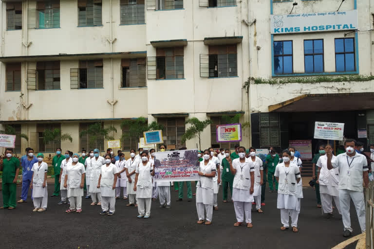 Protest by Hubli KIMS staff