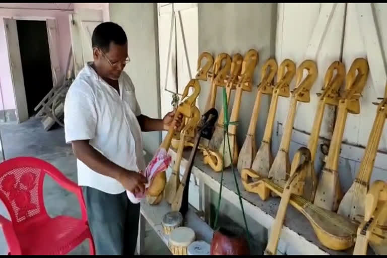 Government employee crafts folk musical instruments during lockdown in Tangla