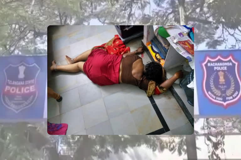 man killed to woman, man killed to woman in Hyderabad, Hyderabad murder, Hyderabad murder news, Hyderabad crime news, ಮಹಿಳೆಯನ್ನು ಕೊಂದ ವ್ಯಕ್ತಿ, ಹೈದರಾಬಾದ್​ನಲ್ಲಿ ಮಹಿಳೆಯನ್ನು ಕೊಂದ ವ್ಯಕ್ತಿ, ಹೈದರಾಬಾದ್​ ಕೊಲೆ, ಹೈದರಾಬಾದ್​ ಕೊಲೆ ಸುದ್ದಿ, ಹೈದರಾಬಾದ್​ ಅಪರಾಧ ಸುದ್ದಿ,