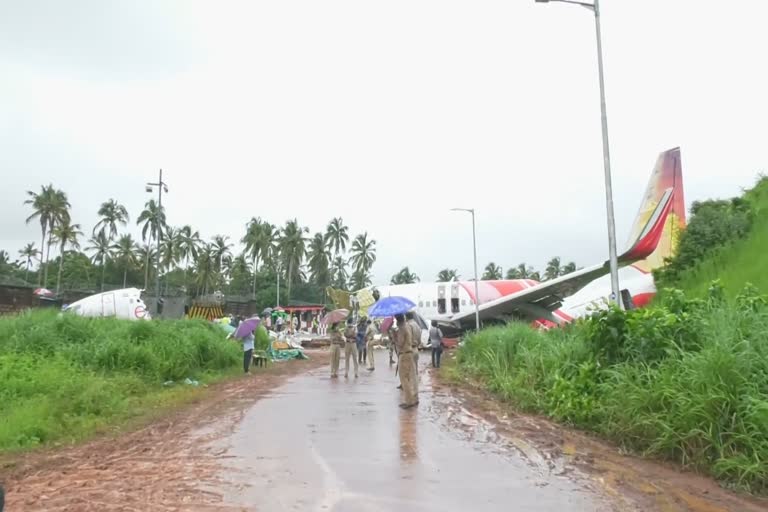 KL - mpm - KARIPOOR FIR  Karipur flight accident updates  FIR registered in incident  കരിപ്പൂർ വിമാനപകടം  എഫ്ഐആർ  ഐപിസി, എയർക്രാഫ്റ്റ് ആക്ട് വകുപ്പുകൾ