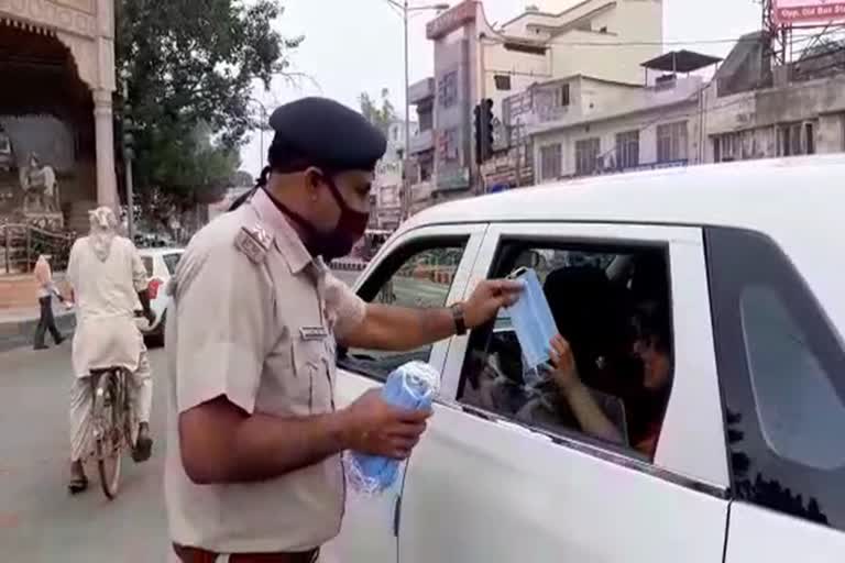 Kaithal Traffic Police will distribute masks  for 2 days