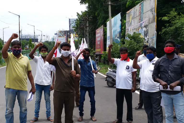 சேலம் மாவட்டச் செய்திகள்  சேலம் ரேஷன் அரிசி கடத்தல்  சேலம் ஜனநாயக வாலிபர் சங்கப் போராட்டம்  salem district news  வாலிபர் சங்கம் போரட்டம்  Ration rice smuggling  salem dyfi protest