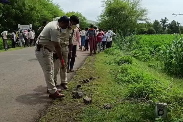 dead body of girl found on roadside