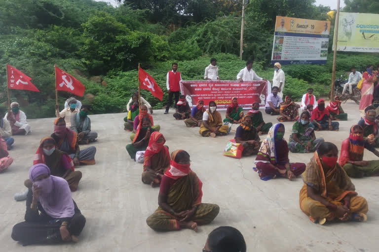 Protest demanding the fulfillment of agricultural laborers