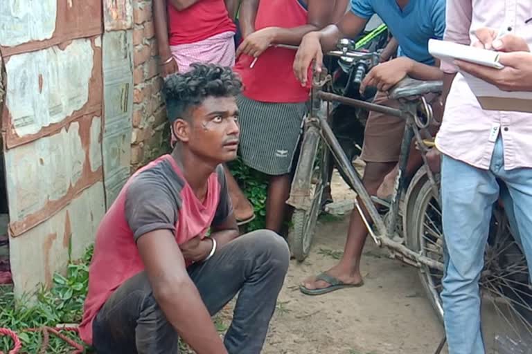 People beat up the thief in shahibganj