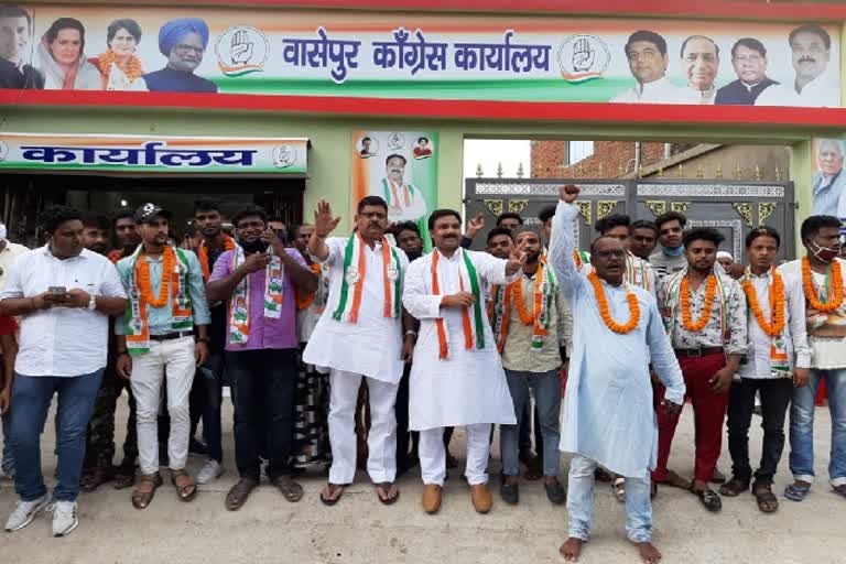 25 youth joined Congress in dhanbad