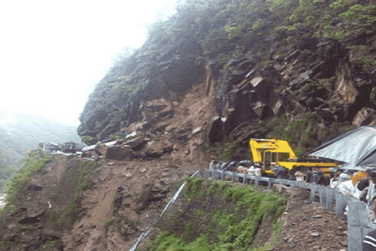 kedarnath-highway-disrupted-in-many-places-due-to-landslide