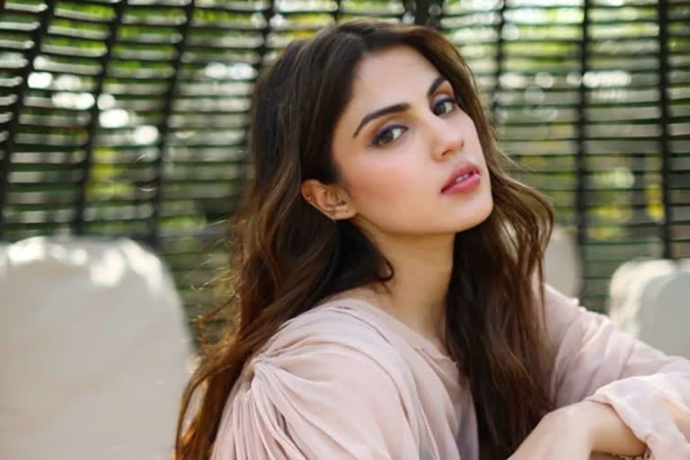 Mistaken for Rhea Chakraborty, a clerical staffer from Navi Mumbai faces a volley of abuse