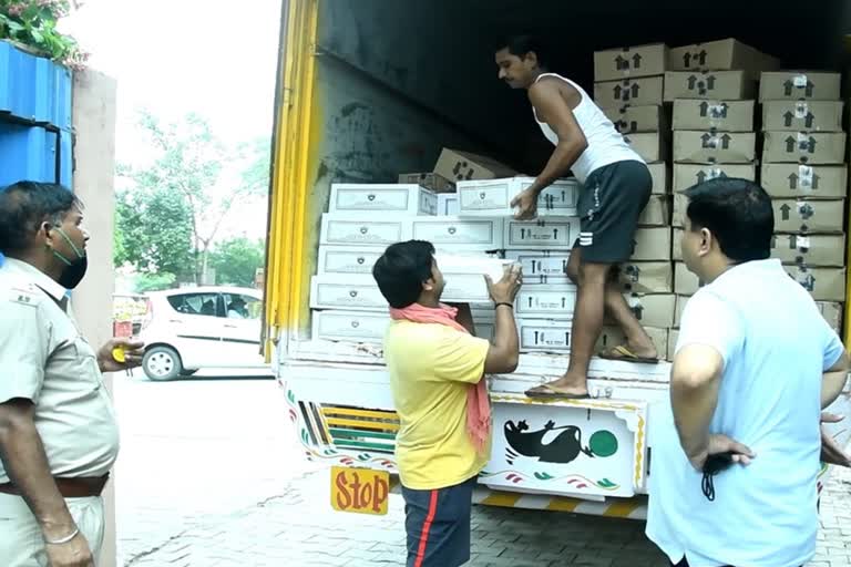 illegal liquor recovered from a container in kharkhauda sonipat