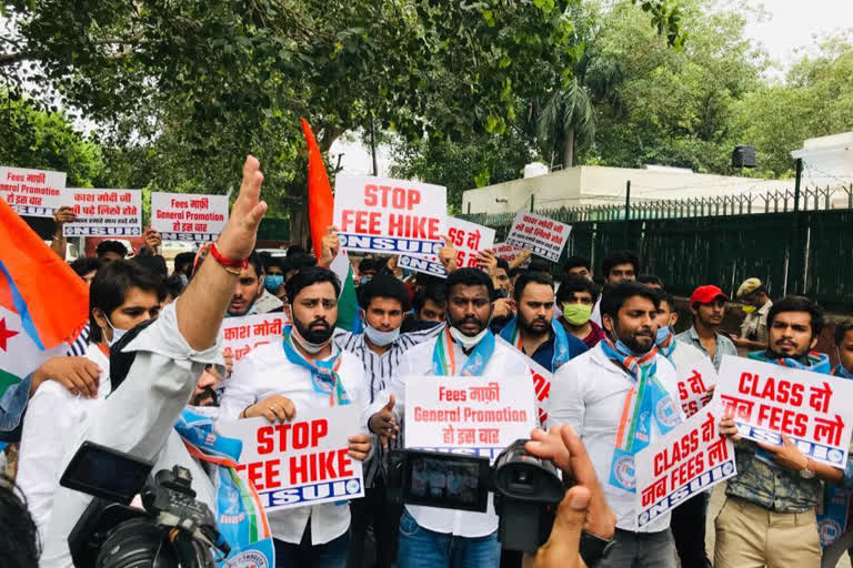 NSUI protests outside MHRD