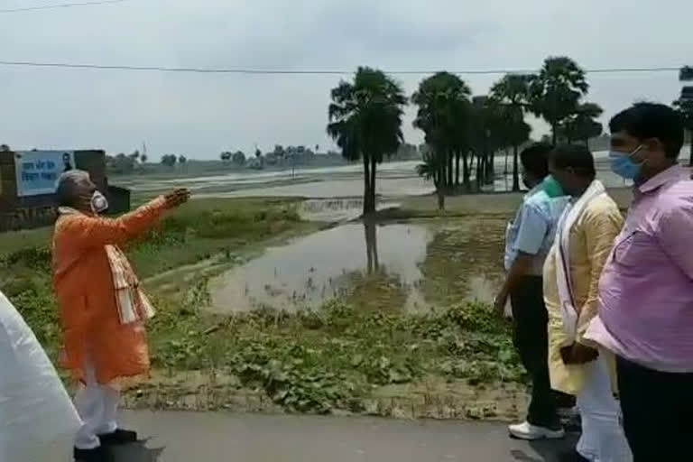 मंत्री प्रेम कुमार ने किया बाढ़ग्रस्त क्षेत्रों का दौरा