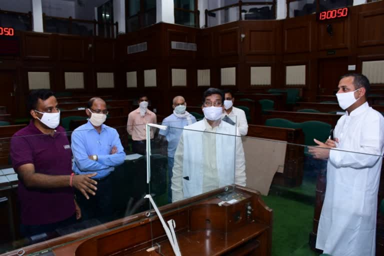 glass wall between two MLAs in chhattisgarh assembly