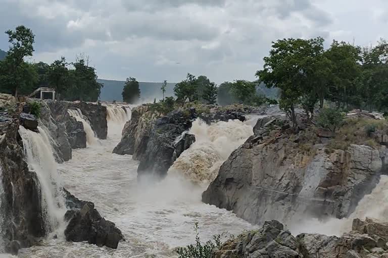 ஒகேனக்கல்லுக்கு வரும் நீர்வரத்து சரிவு