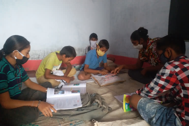 studying in dhamtari by applying mohalla class under padhai tunhar duar