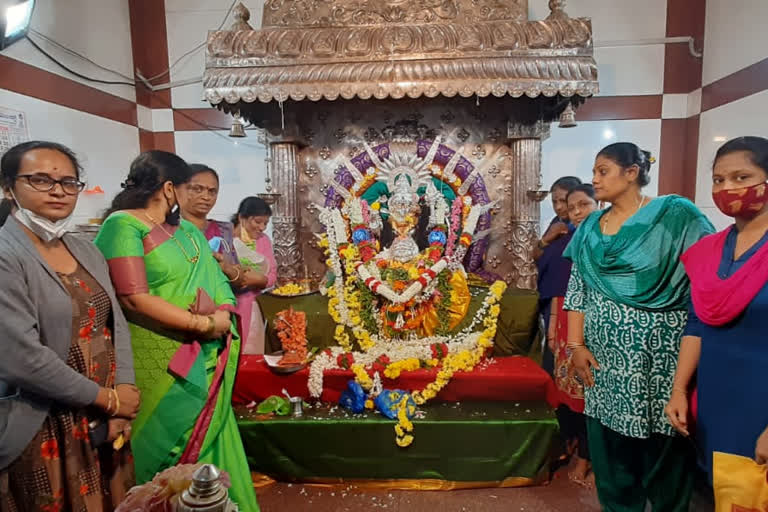 Special pooja session in temple for speedy recovery of congress leaders form corona