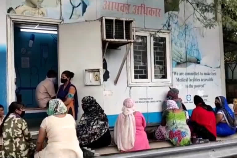 social distancing violated in mohalla clinic located at lado sarai in delhi