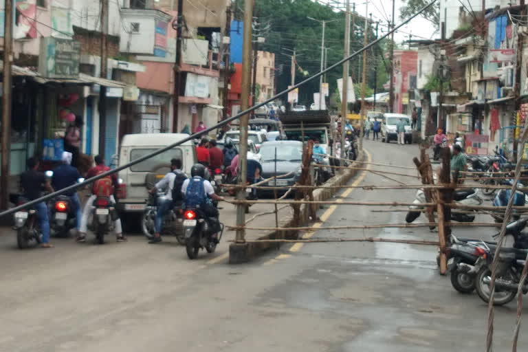 People Trouble due to road jam