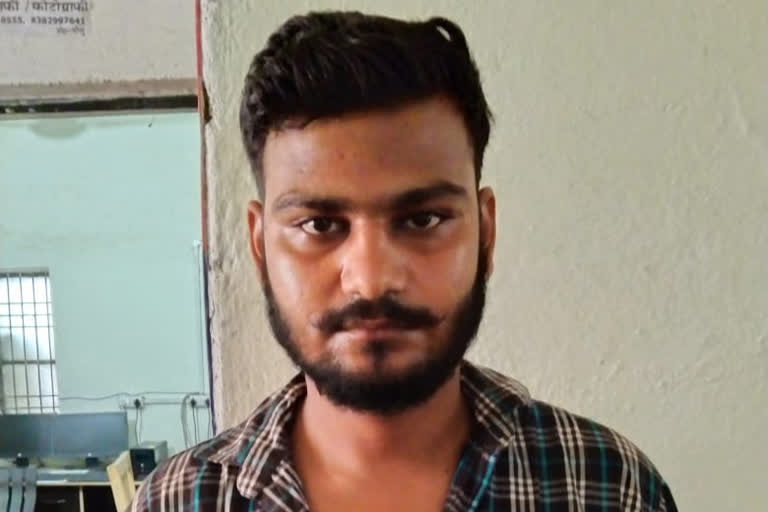 fake policeman arrested in chandauli