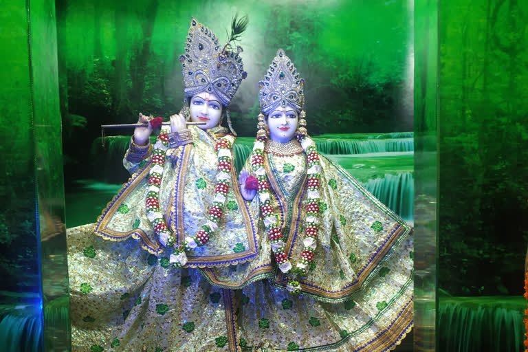 janmashtami celebrated in shree krishna temple with simplicity at najafgarh