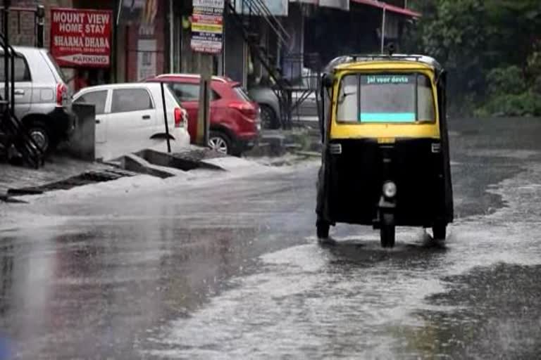 water level increased of river and ravine due to heavy rain in manali