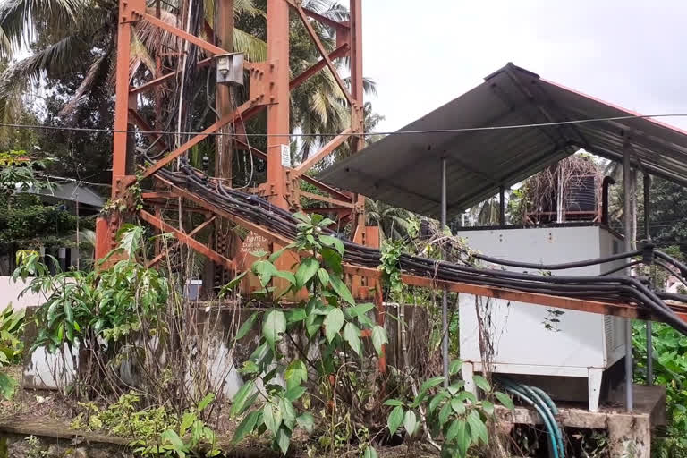 Flood; Mobile and internet systems down in Thiruvalla  Mobile and internet systems  വെള്ളപ്പൊക്കം; തിരുവല്ലയിൽ മൊബൈൽ -ഇന്‍റർനെറ്റ് സംവിധാനങ്ങൾ തകരാറിലായി  മൊബൈൽ -ഇന്‍റർനെറ്റ്  തിരുവല്ല  Thiruvalla