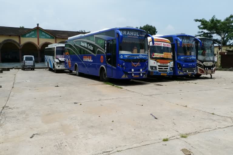 Employment of many people Stalled as buses stop operating in gumla