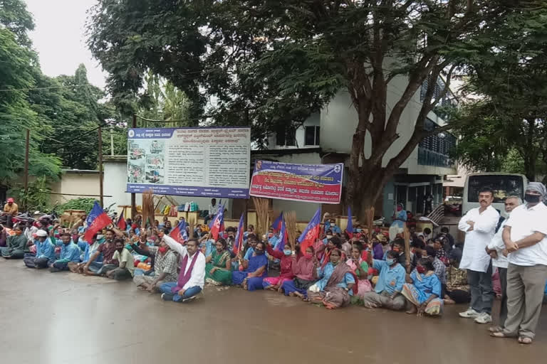 Protest of contracted civilian workers demanding various demands