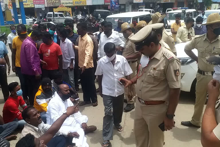 Dalit leaders Protest In Hassan