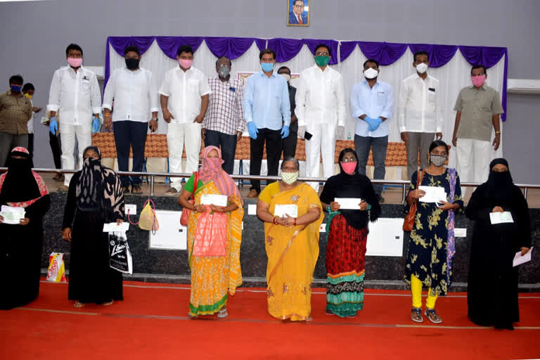 kalyan lakshmi cheque distribution by mla vinay bhskar