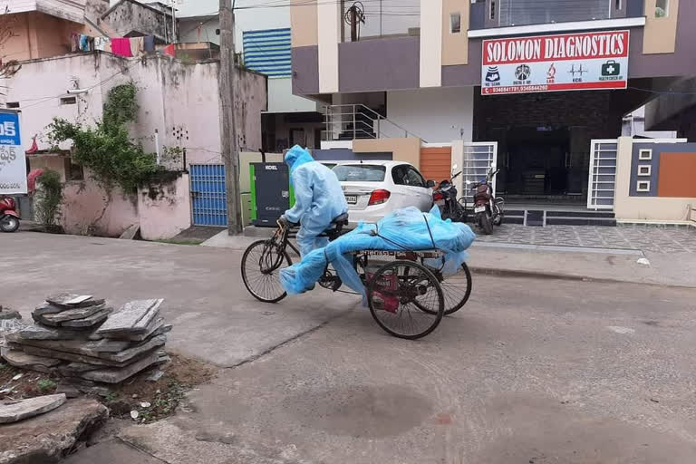 corona dead body evacuation in rickshaw at guntoor