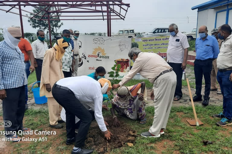 Officials plant trees in Azad Hind Park