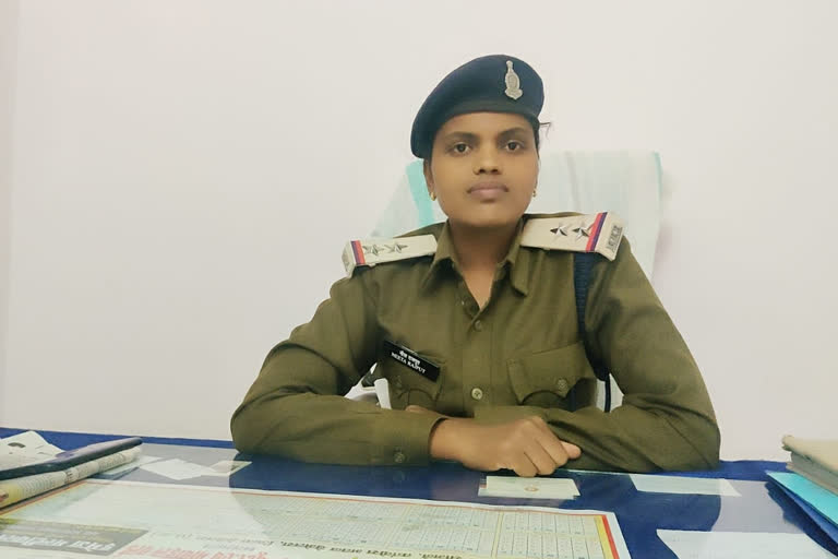 Women cell in charge Nita Rajput