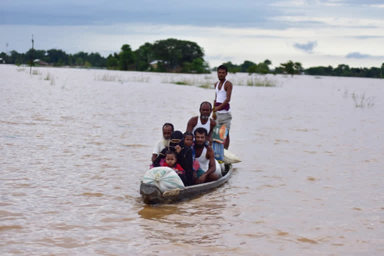 Assam flood: 3 districts remain submerged  Assam flood  Assam  flood  3 districts remain submerged  ഗുവാഹത്തി  അസം  പ്രളയം  മണ്ണിടിച്ചിൽ  അസം പ്രളയം