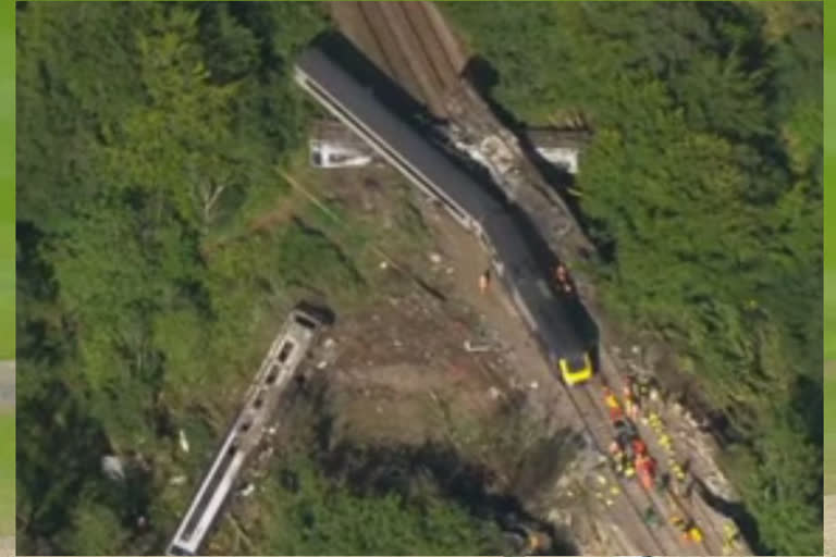 SCOTLAND-TRAIN-DERAILMENT