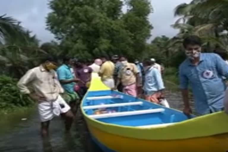 Relief for Mangattur residents  Youth group providing boats  ബോട്ട് നൽകി യുവജന കൂട്ടായ്‌മ  മങ്ങാട്ടൂര്‍ തിരുത്തി നിവാസികള്‍ക്ക്‌ ആശ്വാസം