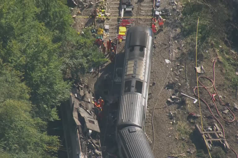 train derails in Scotland