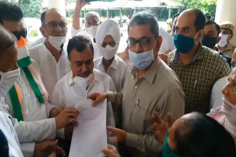Congress workers protest in Panchkula over liquor and registry scam