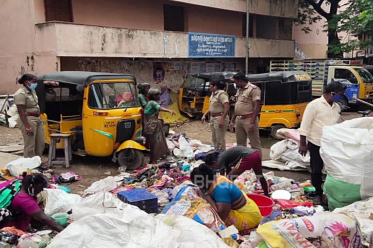 சாலையோரம் யாசகம் கேட்கும் பாட்டி வீட்டில் பல லட்ச பணம், நகை: மீட்டுக் கொடுத்த காவல் துறையினர்!