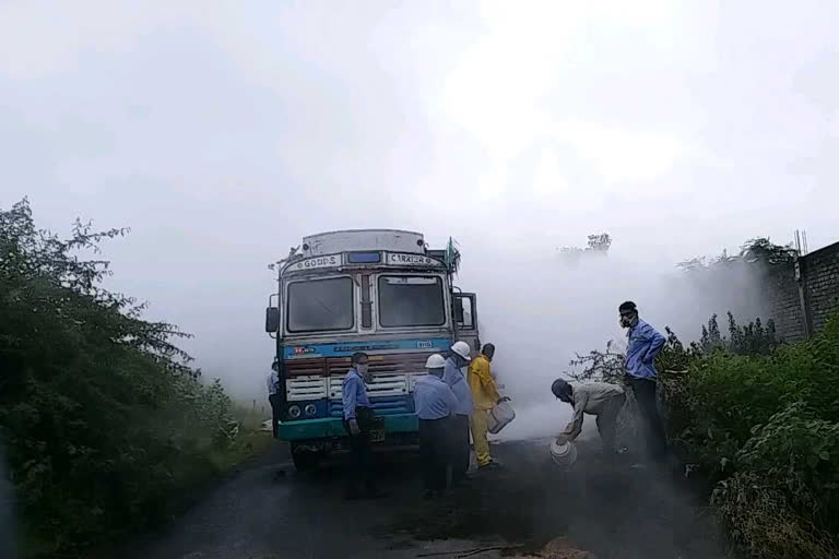 Acid tanker leak causes havoc on Ratlam bypass