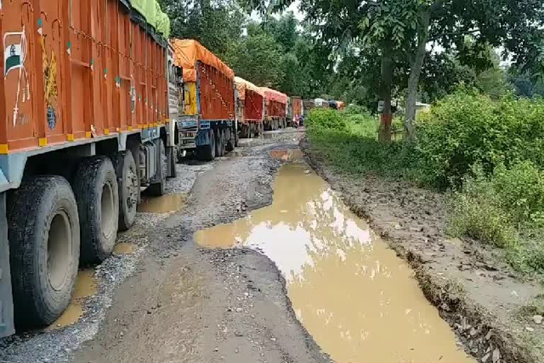 Jam on Basukinath-Bhagalpur main road in dumka