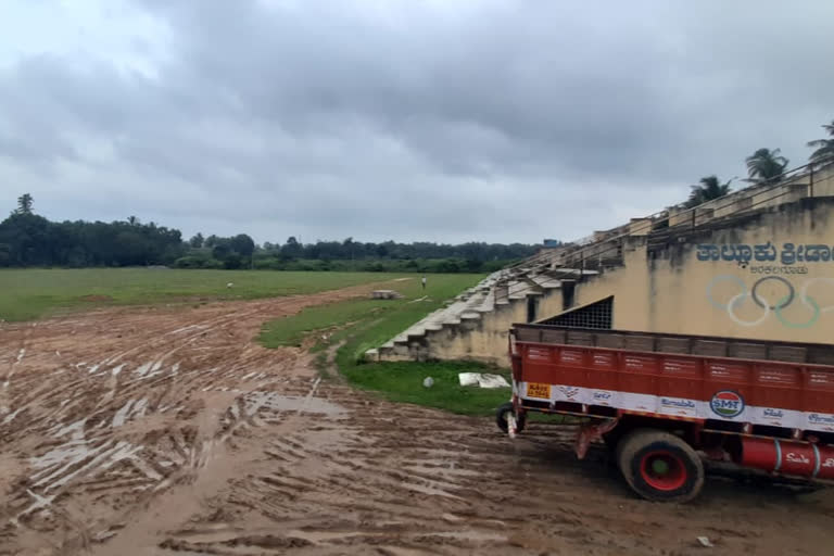 Heavy rain: Locals facing problem in Arakalagudu