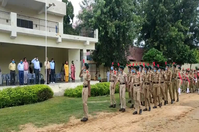 Tehsildar on-final-rehearsal-of-independence-day-program