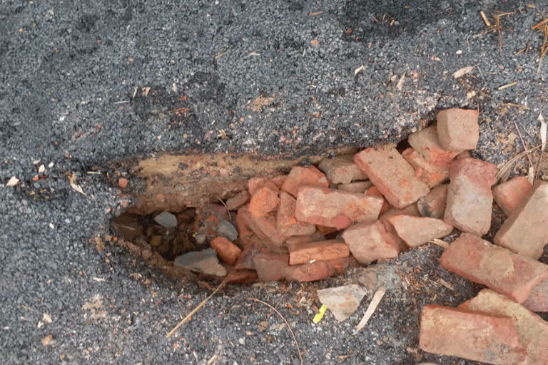 delhi election office road sunken due to pwd negligence